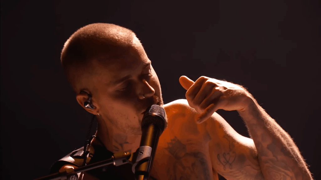 Justin Bieber on the Grammys stage, with a focus on his hairline.