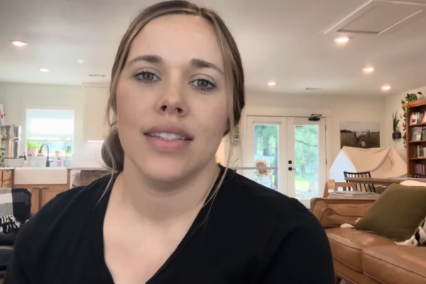 Jessa Duggar on her vlog, very pregnant.