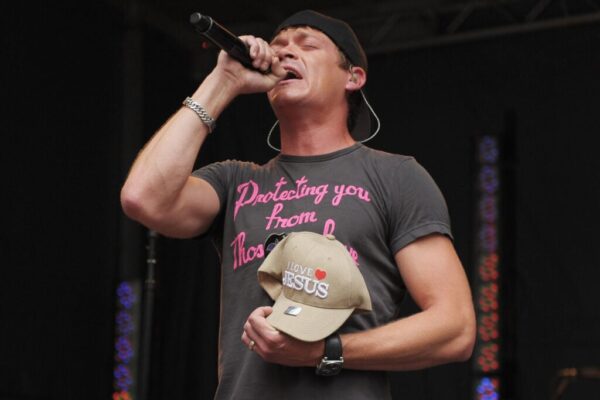 Vocalist Brad Arnold of 3 Doors Down holds a fan