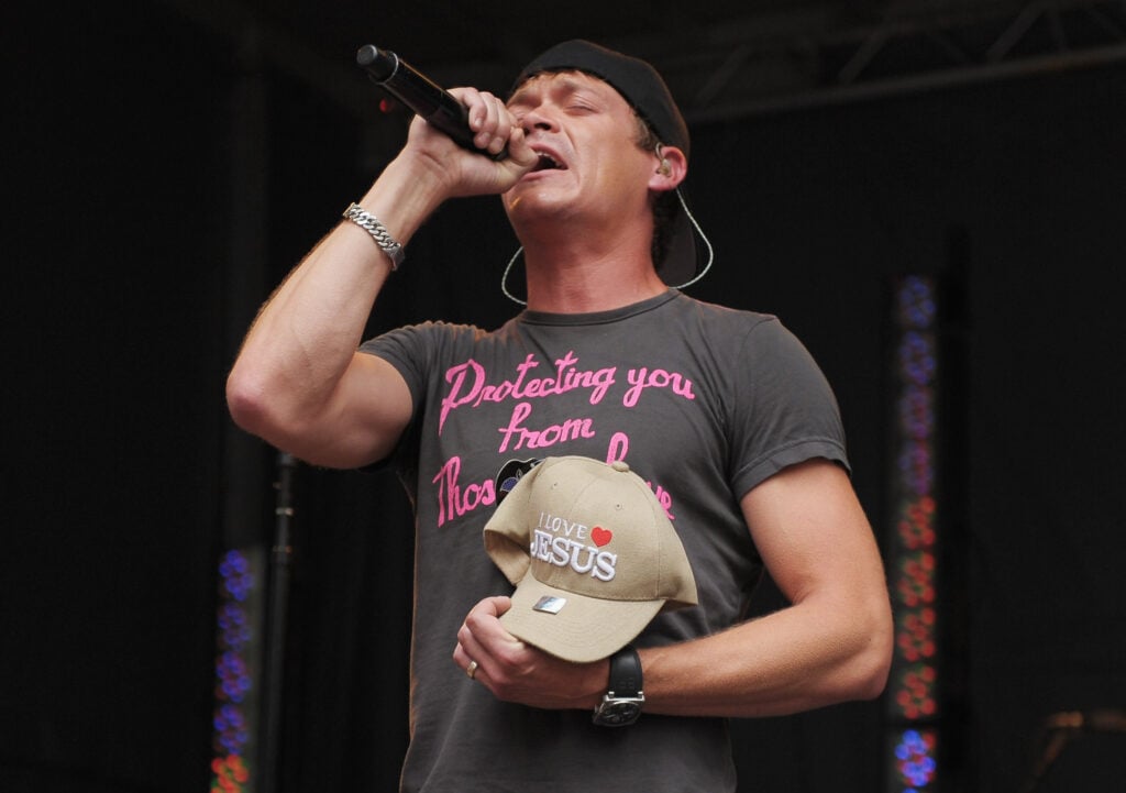 Vocalist Brad Arnold of 3 Doors Down holds a fan