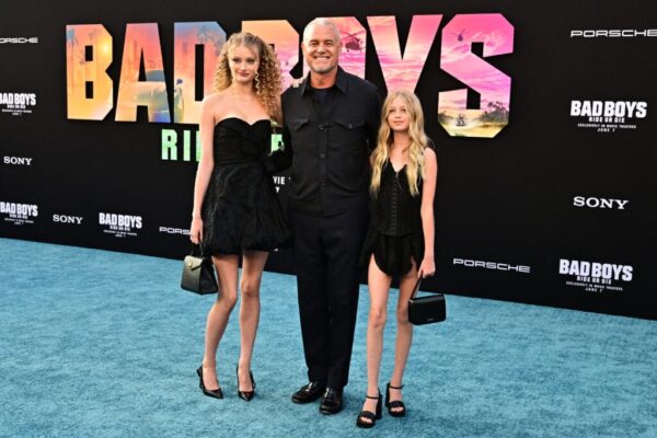 Eric Dane and his daughters Billie Beatrice Dane and Georgia Dane attend the Los Angeles premiere of