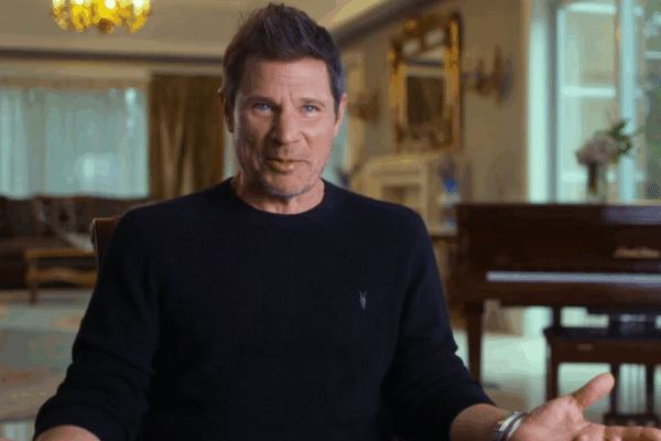 Nick Lachey interviewed on Boy Band Confidential.