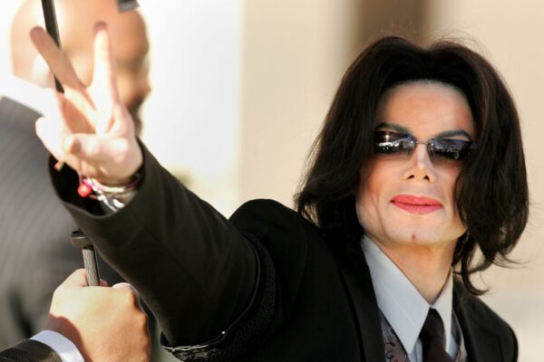 Singer Michael Jackson walks into the Santa Maria Superior Court on the fifth day of his child molestation trial March 7, 2005 in Santa Maria, California.