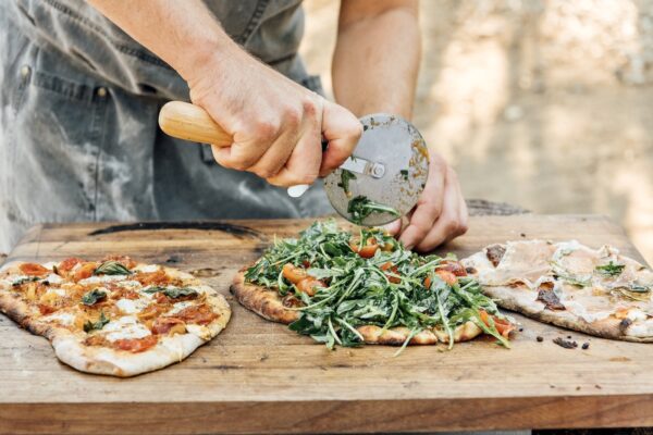 how-to-host-a-pizza-party-16