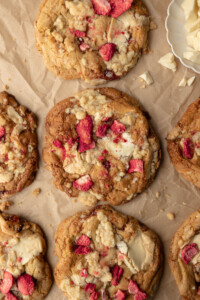 strawberry crumble cookie