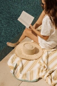 feel good summer essentials reading by pool