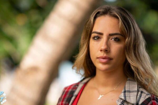Survivor Castaway: Dee Valladares